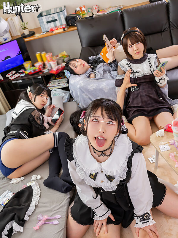 Hunter - ボクの部屋はいつの間にかワケあり家出地雷系女子たちの溜まり場！ゴムさえ付ければHは決して嫌がらないし文句言わない！でも気持ち良くないのかほぼ無反応！でも無許可ナマSEXしたらアへ顔でイキまくって中出し懇願！！ (1)